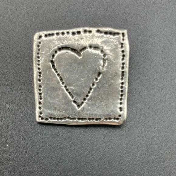 Sheridan Fine Pewter Heart Brooch Pin Artisan Look - Picture 1 of 2